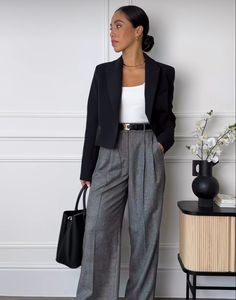 Outfit Formal Mujer, Corporate Attire Women, Classy Business Outfits, Women Tips, Sunny Season, Spring Work