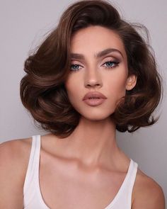 Fall Eyeshadow Looks, 70s Hair, 얼굴 드로잉, Penteado Cabelo Curto, Big Hair, Vintage Hairstyles, Bobs Haircuts, Fall Hair, Hair Goals