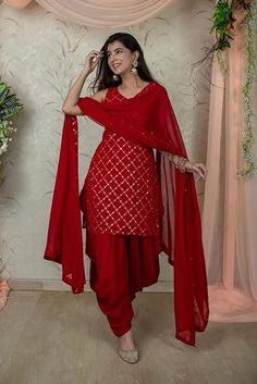 Fashion: #fashion, #style, #outfitinspiration, #beauty Red Kurti Design, Mehndi Traditional, Salwar Suit For Women, Punjabi Dress Design, Suits For Women Indian, Red Kurti