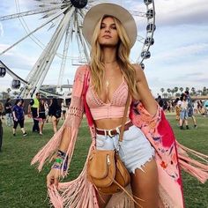 Celebrity Music Festival Outfits, Women's Brunch Outfit, Rave Shorts Outfit, Colorful Coachella Outfits, Comfy Festival Outfit, Stagecoach Outfit Ideas, Bonnaroo Outfits