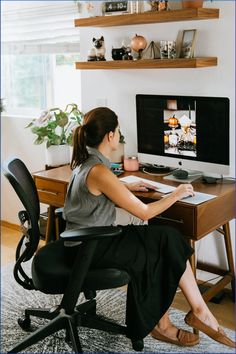 Work From Home Looks Women, Home Office Outfits Women, Working From Home Outfits, Work At Home Outfits, Work From Home Outfits Women, Writers Space, Zoom Outfit, Wfh Fashion, Work From Home Fashion