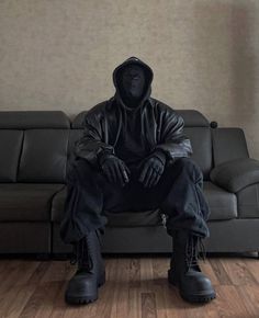 Kanye West All Black Outfit, Underground Clothing, Yeezy Fashion, Drukarka 3d, Black Outfit Men, Haikou, Masked Man, Men Fashion Casual Outfits