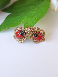 Cute and fun unused 60s vintage earrings, with brass filigree and a lovely ladybug, a German glass bead. These have been slightly modified by changing the stud for a modern hipoallergenic one.  The earrings measure 14mm x 8mm (0,55" x 0,31") and the ladybug is 6x8mm.  ★ALL THE JEWELRY in the shop is N.O.S. vintage: New Old Stock, comming direct from wharehouse or handmade with vintage components. Any piece of jewelry won't add shipping costs to your order when combined with another item: bit.ly/ Ladybug Insect, 60s Jewelry, Brass Filigree, 60s Vintage, Button Earrings, Earrings Red, Red Polka Dot, Little Flowers, Vintage Button