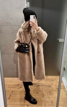 Faux Fur Coats Outfit, Cute Thanksgiving Outfits, Winter Fashion Outfits Casual, Cold Outfits, Foto Poses, Thanksgiving Outfit, Casual Winter Outfits