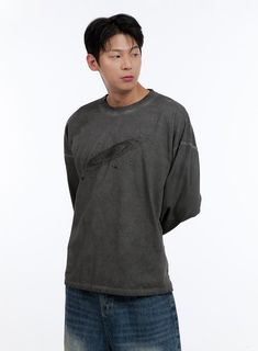 Product Detail Style : Street, Casual Occasion : Back to school Type : Men, TShirts Detail : Stud Print : Graphic Material : Cotton Sleeve : Long sleeve Neck : Round neck Fit : Loose fit Cotton100 Color : Black, Gray Made in Korea Model Size Model is wearing size M/L and the color Black. Height : 6'0" | 184cm / Top : L / Bottom : XL (32 inch) .prddescription table, .prddescription td, .prddescription th { border : 1px solid black; border-collapse : collapse; padding: 10px; } Size(Inch) Size Shou Long Sleeve Washed Black T-shirt For Fall, Washed Long Sleeve Relaxed Fit T-shirt, Casual Long Sleeve Washed T-shirt, Black Washed T-shirt For Fall, Washed Black Long Sleeve Grunge Top, Black Washed Crew Neck Sweatshirt, Washed Black Long Sleeve Top With Letter Print, Distressed Cotton Top For Winter, Black Distressed Long Sleeve Tops