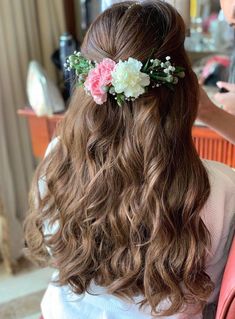 "16 Beautiful Makeup Looks to Match Your Easy Party Hairstyle" Real Flower Brooch For Hair, Engagement Hair, Sleek Braid, Engagement Hairstyles, Hair Color Caramel, Fairy Hair, Open Flower