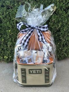 Unique & Cool Father's Day Gifts Ideas Yeti Gift Basket, Cooler Gift Basket Ideas, Cooler Gift Basket, Silent Auction Gift Basket Ideas, Father's Day Gifts Ideas, Raffle Gift Basket Ideas, Auction Gift Basket Ideas, Fundraiser Raffle, Fundraiser Baskets