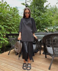 Birthday Outfit Daytime, Tshirt And Skirt Outfits, Chic Outfits Casual, Minimal Summer Outfits, Style Inspiration Casual, Effortlessly Chic Outfits, Looks Street Style, Beauty And Fashion, Outfits Casual