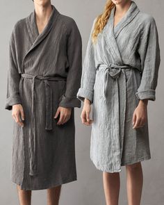 Lipe bathrobe comes with a versatile and practical shawl collar. The pure linen waffle weave is hypoallergenic and the natural fibres give the fabric a three-dimensional feel, increasing its absorbency and decreasing the drying time. The result is a very light, but very durable, bathrobe. Linen Robes, Peach Pillow, Italian Textiles, Types Of Colours, The Pure, Waffle Weave, Season Colors, Couture Collection, Pure Linen