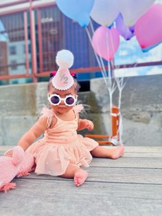 My niece’s half birthday shoot. Shes finally 6 months old Half Way To One, Baby Pic, Cake Photo, Half Birthday, Birthday Shoot, 6 Month Olds, My Niece, Baby Cake, Pic Ideas