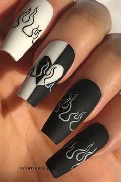 we will present to you the most fashionable trends with photos. See and choose your summer acrylic nail designs. READMORE here. Kutek Disney, Black Acrylic Nails, Edgy Nails, Grunge Nails, Acrylic Nails Coffin Short, Summer Acrylic Nails, Short Acrylic Nails Designs, Short Acrylic Nails, Nail Arts