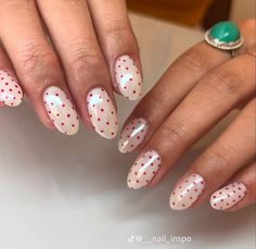 Red And Green Polka Dot Nails, Pokadot Nails Christmas, Simple Nails Dots, Christmas Nails Polka Dots, Chrome Polka Dot Nails, Christmas Nails Girly, December Nails Gel, Polka Dot Christmas Nails, Christmas Polka Dot Nails