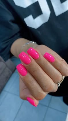 Gel Hot Pink Nails, Acrylic Nail Colors Summer, Neon Pink Nails Short, Pink Neon Nails Summer, Bright Pink Toe Nails, Hot Pink Square Nails, Neon Short Nails, Nails Dip Summer, Pink Nail Ideas Summer