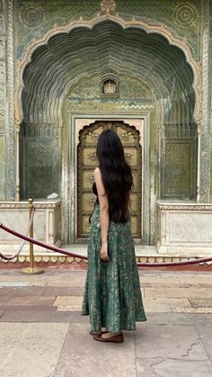 Green gate Jaipur aesthetics Jaipur Photo Ideas, Jaipur Aesthetic Pictures, Green Desi Aesthetic, Jaipur Aesthetic Outfits, Indian Fashion Aesthetic, Indian Aesthetic Girl, Aesthetic Rajasthan, India Travel Aesthetic, Jaipur Outfits Ideas