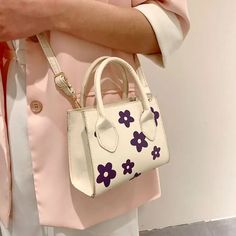 UAKISS - Korean 2024 New Summer Versatile Small Fresh Flower Small Square Bag Women's Handbag Fashion Minimalist Mini Crossbody Bag Ins size: Length: 17cm Width:7.5cm Height: 13.5 cm The values are all manually measured, and if there is an error of 1-3cm, it is within the normal range Fashion Minimalist, Fresh Flower, Mini Crossbody Bag, Mini Crossbody, Square Bag, Fresh Flowers, Fashion Handbags, Cambodia, Minimalist Fashion