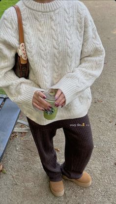 Paris Fits, Chica Chola, Female Gaze, College Sweater, Look Legging, Winter 23, Stockholm Style