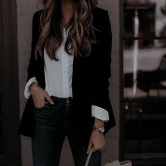 Woman In Suit, Chique Outfit, Jolie Photo, Mom Outfits, Business Women