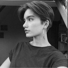 Hot Short Hair Women, Tomboy Haircut Thick Hair, Lady Short Hair, Short Hair Lady, Hot Short Hair, Ladies Short Hair, Shot Hair Styles, Hair Women