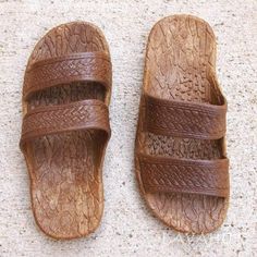 Kids Brown Jandals® - Pali Hawaii Sandals - Hawaiian Sandals Hawaiian Sandals, Pali Hawaii Sandals, Hawaiian Wear, Jesus Sandals, Hawaiian Dresses, Vegan Animals, Hawaiian Outfit, Hawaiian Dress, Island Style