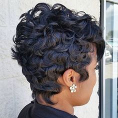 STYLIST FEATURE| Love this texture on this #pixiecut✂️ styled by #ArlingtonTX stylist @Nikki_H_Stylist❤️ Gorgeous #VoiceOfHair =================================== Get our FREE ebook at VoiceOfHair.com =================================== Find more #hairspiration and hair tips! =================================== Short Black Hair, Cut Life, Haute Hair, Chic Hair, Short Sassy Hair, Sassy Hair, Hair Affair, Dope Hairstyles, Hair Crush