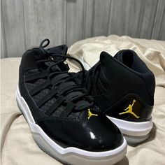 Size 9 Black Gold White Brand New Jordan Gold, Shoes Jordan, Jordan Black, White Brand, Jordans For Men, Jordan Shoes, Mens Shoes Sneakers, Aura, Men's Shoes