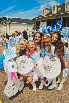 the cheerleaders are posing for a photo with their signs in front of them