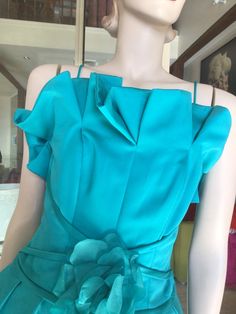 "Vtg80s Victor Costa Vibrant Turquoise Aqua Mini Cocktail Party/Wedding/Races Dress S. Condition is \"Pre-Owned\". No rips, tears, stains or strange odours. Very good pre owned condition.  9.5/10 Style A stunning shade of turquoise mini cocktail party wedding races dress. Features Boned bodice Very structured dress Fully lined in matching colour polyester rayon Fabric reinforced with cotton lining. Tulip style fitted skirt Almost crumb catcher pleated detail around upper bodice Fastens at back with long zipper. Hook and eye for neatness. 2 deep Pockets in the side seams. Room for entire hand. Label Victor Costa Fabric composition and care label Size Fit. Labelled 8. Loose fit on size 8 Doris But go by measurements below. Measurements Underarm to underarm. 17\" Waist. 13.5\" Hips. 21\" Leng Races Dress, Victor Costa, Dresses For The Races, Cocktail Party Wedding, Structured Dress, Boned Bodice, Turquoise Dress, Pink Suit, Shades Of Turquoise