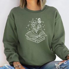 This Floral Book Sweatshirt is sure to be your favorite go-to for days with a creative flair! This super soft, lightweight sweatshirt has a unique floral book print that is perfect for a fun, whimsical look that will show off your style and personality. So don't let your inner bookworm be held back - flaunt it with pride! -Please see size chart before placing your order, to determine the best size for you.-Body Width- Measure from side seam to side seam right below sleeves-Body Length- Measure f Trendy Printed Crew Neck Sweatshirt, Casual Printed Crew Neck Sweatshirt, Printed Crew Neck Casual Sweatshirt, Casual Printed Relaxed Fit Sweatshirt, Green Casual Sweatshirt For School, Casual Spring Sweatshirt For School, Fall Bookish Tops With Graphic Print, Fall Graphic Print Bookish Tops, Spring Crew Neck Sweatshirt For School