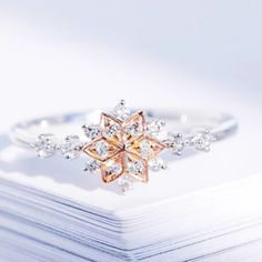 New Without Tags High Quality Handcrafted Feminine Rings Rose Gold/Silver Plated White Crystals Snowflake Pattern Cute Promise Rings, قلادات متدلية, Snowflake Ring, Elegant Wedding Rings, Trendy Rings, Pretty Jewelry Necklaces, Cute Engagement Rings, Tension Setting, Daily Gift