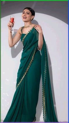 Sarees Sarees For Girls, Trendy Outfits Indian, Simple Saree Designs, Indian Sari Dress, Fashionable Saree Blouse Designs, Fancy Sarees Party Wear, Traditional Indian Dress, Desi Fashion Casual, Indian Fashion Saree