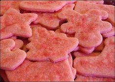 there are many pink and white cookies in the shape of teddy bears