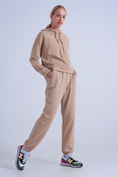 Maxi length. Pants. Plain design. Wide leg. Sport. Elasticated waist. Side pockets . Elasticated hem . Functional pockets. Dropshipping Products, Sweatshirt Fabric, How To Hem Pants, High Rise Mom Jeans, Adjustable Waistband, Trendy Clothes For Women, Corduroy Pants, Sweatshirt Dress, Oversized Shirt