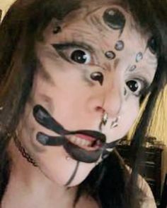 #Spider #MakeUp #Goth #SpiderMakeup #Halloween #Creepy #CreepyGirl #Spooky #MakeUpLook #Alternative #Alt #AlternativeFashion #Emo Alt Halloween Makeup, Spidermakeup Halloween, Spider Face Makeup, Spooky Eyeliner, Alternative Halloween Costumes, Spider Makeup Halloween, Spider Eyeliner, Halloween Spider Makeup