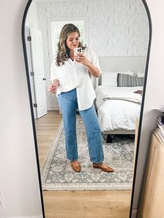 Virginia influencer, Lauren Dix, five white button down outfit ideas! Classic, easy mom outfits for everyday. White Button Down Outfit, Loafers Outfits, Cold Weather Outfits Winter, Trouser Outfit, Winter Outfits Cold