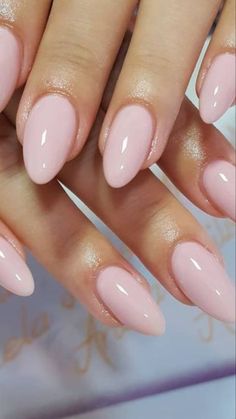 Classy Almond Nails Short, Almond Nails Short, Classy Almond Nails, Paznokcie Hello Kitty, Almond Gel Nails, Kutek Disney, Nail Looks, Nagel Tips, Grunge Nails