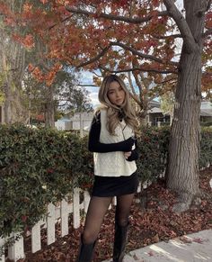 Sierra Furtado Outfits, Vintage Chic Fashion, Sierra Furtado, Winter Layering Outfits, Fall Fit, Capsule Outfits, Layering Outfits, Dinner Outfits