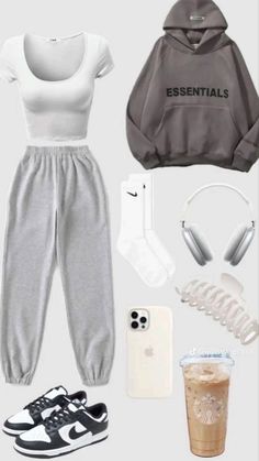 Outfit Inspo Not Basic, Airport Fits Aesthetic, Chill Outfits For School Lazy Days, Cold Lazy Day Outfit, Cozy Airport Outfit, Fall Airport Outfit, Coffee Advertisement, Casual New Years Eve Outfits, Comfy Airport Outfit