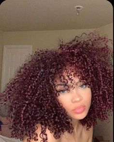 Sizzling Red Highlight Ideas for Every Hair Length Pelo Color Borgoña, Cherry Red Hair, Burgundy Hair