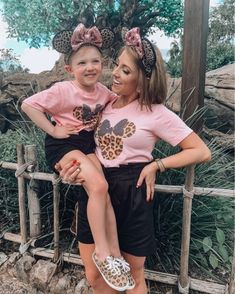 Disneyland Outfit Spring, Disney World Outfits Summer, Disneyland Outfit Ideas, Animal Kingdom Outfit, Disney Family Outfits, Disney Outfits Women, Animal Kingdom Shirts, Family Disney Trip, Disney World Outfits