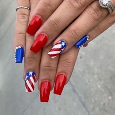 50  Cute 4th of July Nail Ideas for 2024 - Boss Babe Chronicles Rockabilly Nails, American Flag Nails, Patriotic Nails Design, Firework Nails, Flag Nails, Patriotic Nails, American Nails, Usa Nails, Fourth Of July Nails