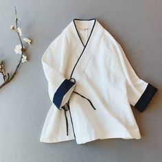 Modern Kimono Fashion Outfits, Modern Kimono Fashion, Cheongsam Shirt, Moda Kimono, Kimono Style Dress, Chic Evening Dress, Modern Kimono, Kimono Shirt