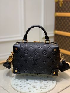 Fashion Lu-Vi Bags - 12373 A+ Excellent Quality copies; Contact us if you've any questions in your mind. Luxurious Bags, Luxury Bags Collection, Bag Clothes, Fancy Bags, Vuitton Bag, Womens Purses, Bags Designer Fashion, Bag Tags, Cowhide Leather