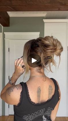 1M views · 35K reactions | Claw clip hairstyle 🐝🐝🐝 clip linked in story 🛒
#springhair #springhairstyle #hairtutorial | Torie.Bliss | Taylor Swift · Fortnight Claw Clip Hairstyle, Clip Hairstyle, Clip Hairstyles, Hair Affair, Ponytail Styles, Spring Hairstyles, Beautiful Long Hair