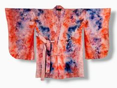 I use 100% silk. Hand made die. Hand wash cold and hang to dry. Size M. I will answer all questions with pleasure. Kimono Art, Cardigan Summer, Modern Kimono, Eco Print, Summer Cardigan, Pajama Robe, Hand Painted Silk, Silk Kimono, Art Textile