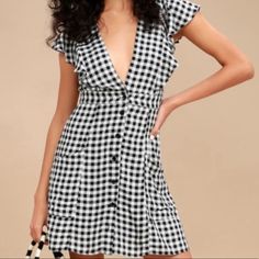 Size Small New With Tags Lost + Wander Gingham V-Neck Dress White V-neck Dress For Picnic, Fitted V-neck Plaid Dress For Spring, Chic Plaid V-neck Mini Dress, Casual V-neck Plaid Dress, Casual Plaid V-neck Dress, Summer V-neck Mini Dress For Picnic, Gingham V-neck Mini Dress For Picnic, White V-neck Picnic Dress, Fitted Gingham Plaid Dress With V-neck