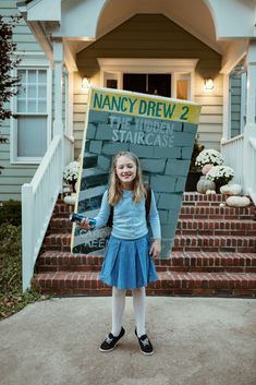 Nancy Drew Costume Diy, Nancy Drew Halloween Costume, Nancy Drew Outfits, Nancy Drew Costume, Detective Costume, Clueless Halloween Costume, Sibling Costume, Nancy Drew Games, Childrens Book Characters