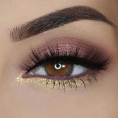 3) Baby Pink Shimmer | 15 Magical Eye Makeup Ideas; #MakeupLovers #Eye #MakeupIdea #eyemakeup Machiaj Smokey Eyes, Gold Eyeliner, Gold Eye Makeup, Prom Eye Makeup, Simple Eye Makeup