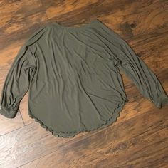 Free People Army Green Tunic Style Shirt. Size Small. Ribbed, V Neck In Back And Detail On Cuffs. Stretch Crew Neck Blouse For Loungewear, Green Tops With Shirttail Hem For Fall, Green Shirttail Hem Top For Fall, Casual Green Stretch Blouse, Oversized Green Tops With Shirttail Hem, Slouchy Knit Sweater, Sleeveless Tunic Tops, Green Tunic, Floral Print Tunic