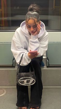 Diesel Bag, Estilo Hijab, Stile Hijab, Mode Hippie, Mode Zara, Winter Fits, Mode Inspo, Insta Photo Ideas