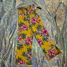 Nwt Cropped Wide Leg Size S Yellow W/ Pink Flowers Removable Straps Included Yellow Summer Jumpsuits And Rompers For Vacation, Yellow Fitted Overall Jumpsuit, Fitted Yellow Overall Jumpsuits And Rompers, Yellow Fitted Jumpsuit Romper Overall, Casual Yellow Floral Print Jumpsuits And Rompers, Casual Yellow Printed Jumpsuits And Rompers, Yellow Floral Print Sleeveless Jumpsuits And Rompers, Yellow Floral Print Summer Jumpsuits And Rompers, Yellow Floral Print Summer Jumpsuit